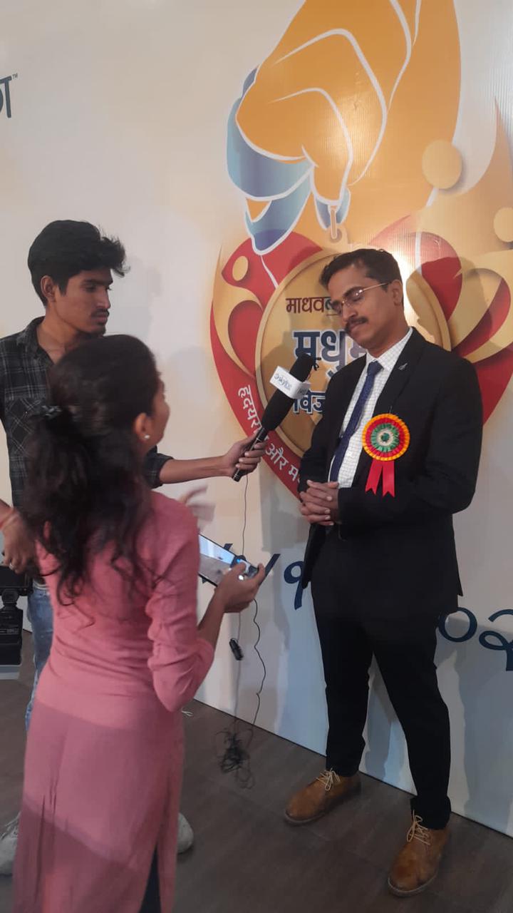 Indore : वर्ल्ड प्रीमैच्योरिटी डे के अवसर पर मदरहुड हॉस्पिटल ने जन जागरूकता के लिए छोड़े 500 बैंगनी गुब्बारे