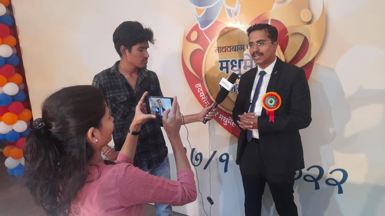 Indore : वर्ल्ड प्रीमैच्योरिटी डे के अवसर पर मदरहुड हॉस्पिटल ने जन जागरूकता के लिए छोड़े 500 बैंगनी गुब्बारे