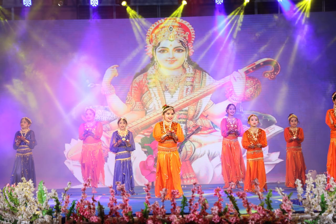 झिलमिलाती रोशनी में बाल कलाकारों ने मंच पर समझाया जिंदगी में आशा का महत्व, माउंट लिट्रा जी स्कूल में वार्षिक उत्सव का भव्य शुभारंभ
