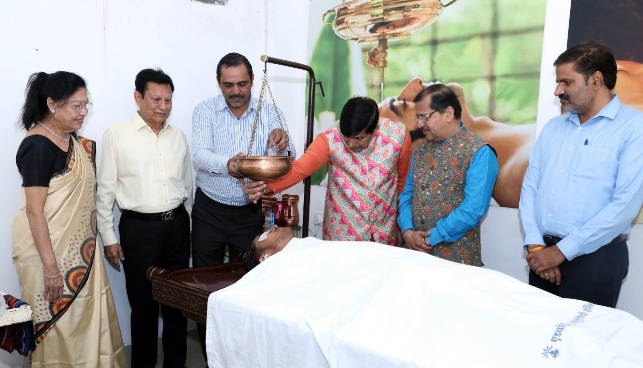 Indore : प्राकृतिक चिकित्सा दिवस के अवसर पर 3 दिवसीय निःशुल्क शिविर का आयोजन, डॉ. रवि भाटिया ने बताया अपना अनुभव