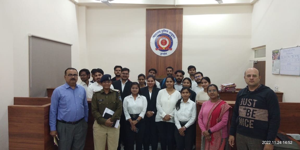 स्कूल ऑफ सोशल साइंस के छात्र-छात्राओं ने किया पुलिस कंट्रोल रूम का किया भ्रमण