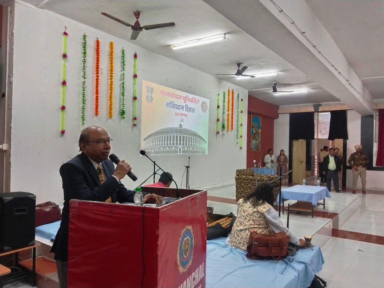 संविधान दिवस पर मालवांचल यूनिवर्सिटी और इंडेक्स समूह संस्थान में आयोजित हुआ व्याख्यान