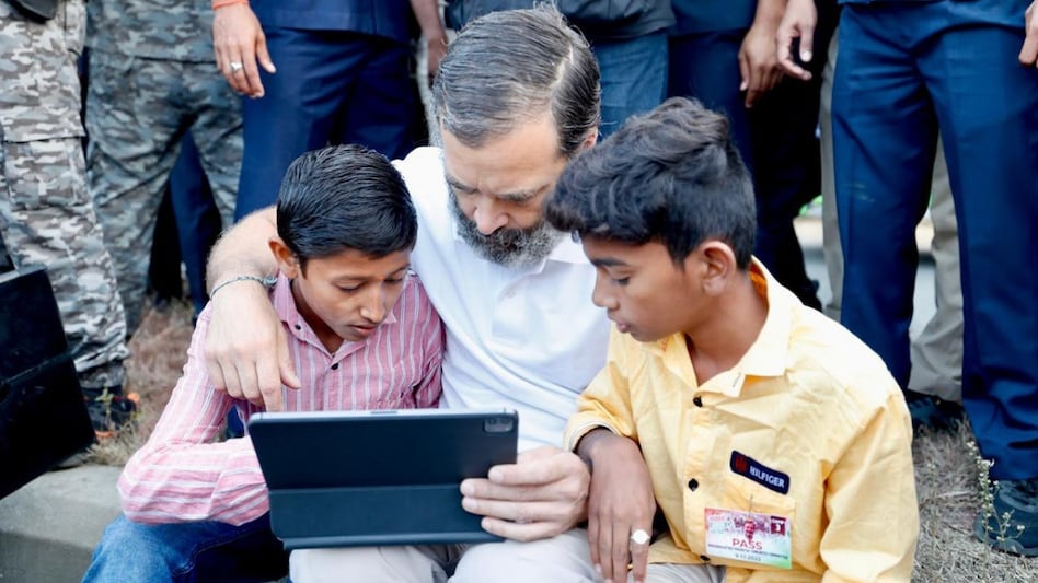 Rahul Gandhi ने भारत जोड़ो यात्रा से बच्चे के सपने को दी उड़ान, Gift मिलते ही खुशी का नही रहा ठिकाना