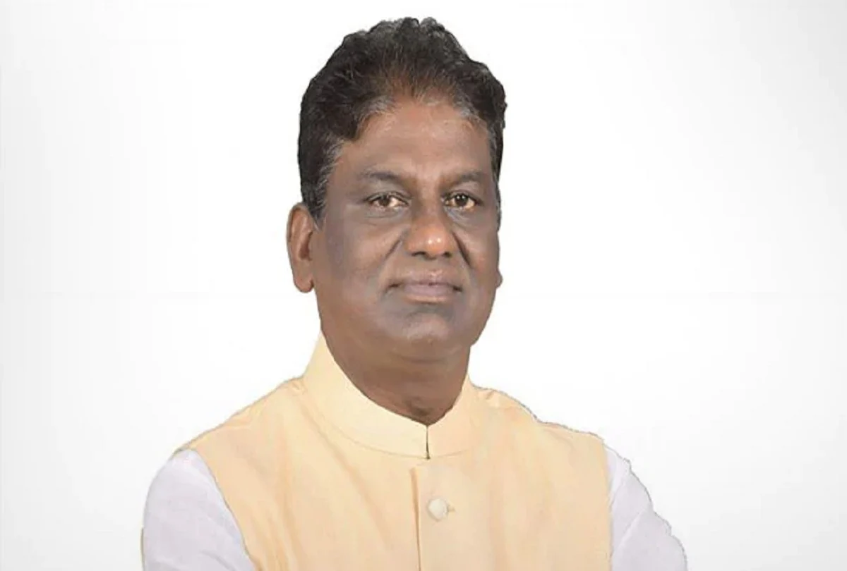 प्रदेश की स्वास्थ्य संस्थाओं में सेवारत चिकित्सकों के अध्ययन के लिए 123 पी.जी. सीट बढ़ाई जायेगी : स्वास्थ्य मंत्री डॉ. चौधरी