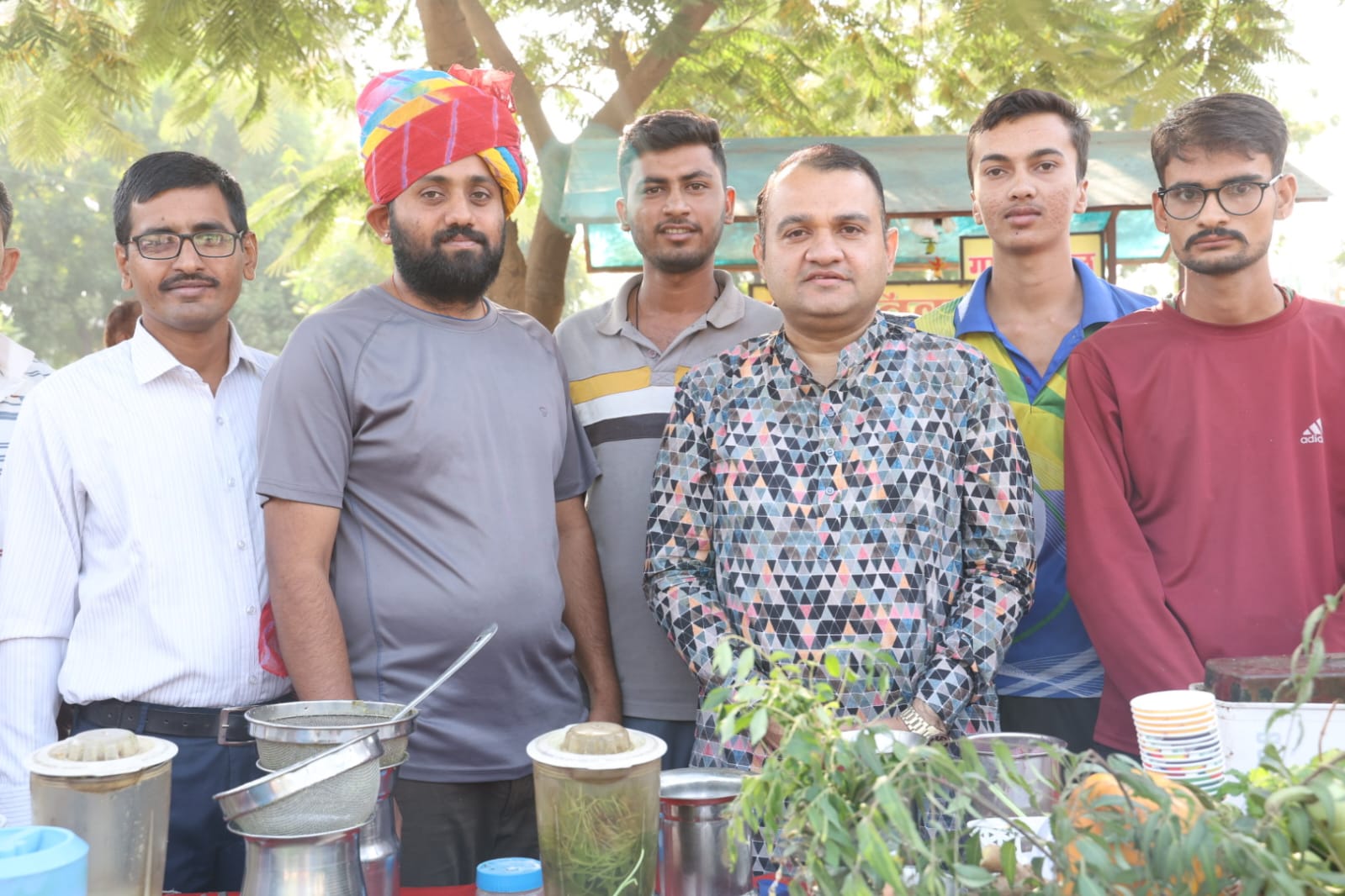 उत्कर्ष के ऑनलाइन स्टूडेंट ने पेश की मिसाल, जूस का ठेला लगाते हुए बना शारीरिक शिक्षक
