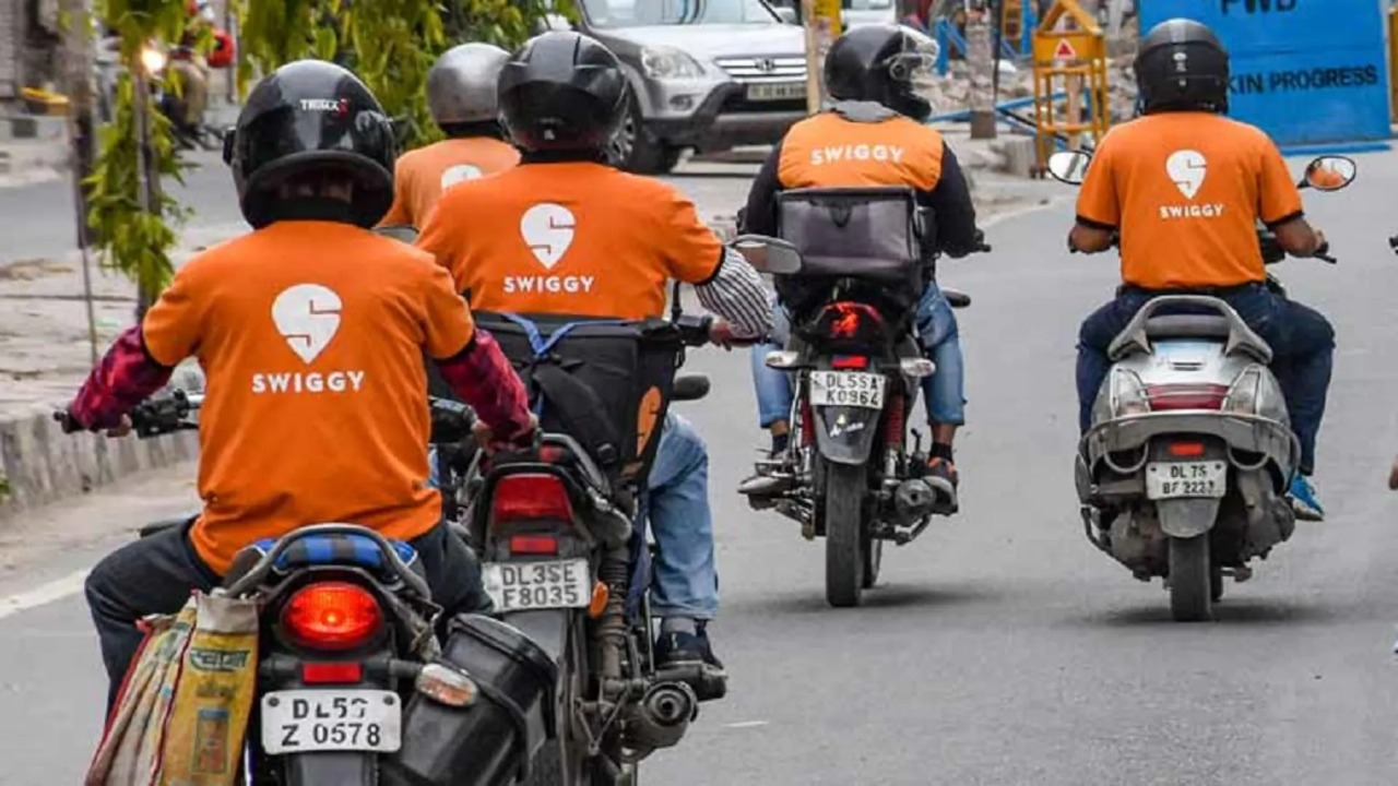 Swiggy Layoffs: जौमाैटो के बाद Swiggy ने भी अपने कर्मचरियो को दिया बड़ा झटका, दिसंबर में 250 कर्मचारियो की छटनी संभव