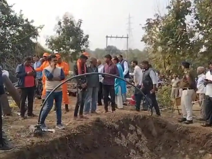 Betul Borewell Update: बोरवेल में गिरे तन्मय के रेस्क्यू ऑपरेशन को बीते 62 घंटे,प्रशासन नहीं पहोच पा रहा मासूम तक