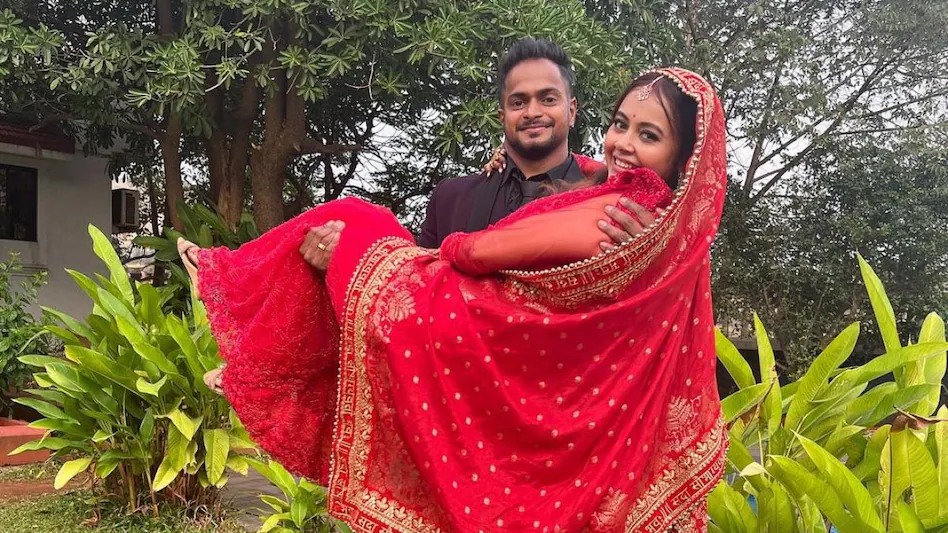 Devoleena Bhattacharjee ने धर्म के खिलाफ जा कर इस शख्स से रचाई शादी, सामने आ रही तस्वीरें