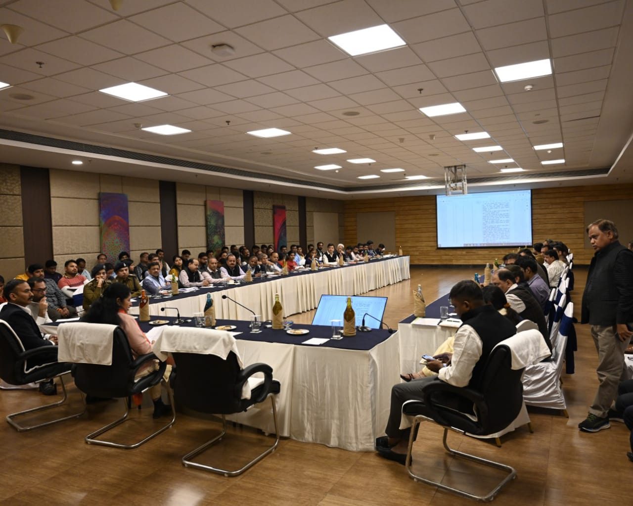 प्रवासी भारतीय सम्मेलन के संबंध में आयुक्त प्रतिभा ने प्रशासनिक अधिकारियों के साथ की बैठक, दिए आवश्यक दिशा- निर्देश