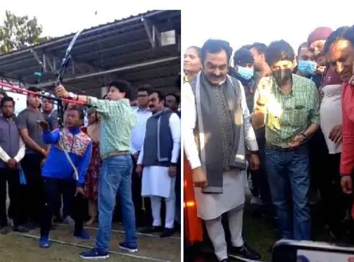 जींस-शर्ट पहन खेल मैदान में उतरे सिंधिया, पहली बार देखा होगा केंद्रीय मंत्री का ये अंदाज, देखें वायरल तस्वीरें