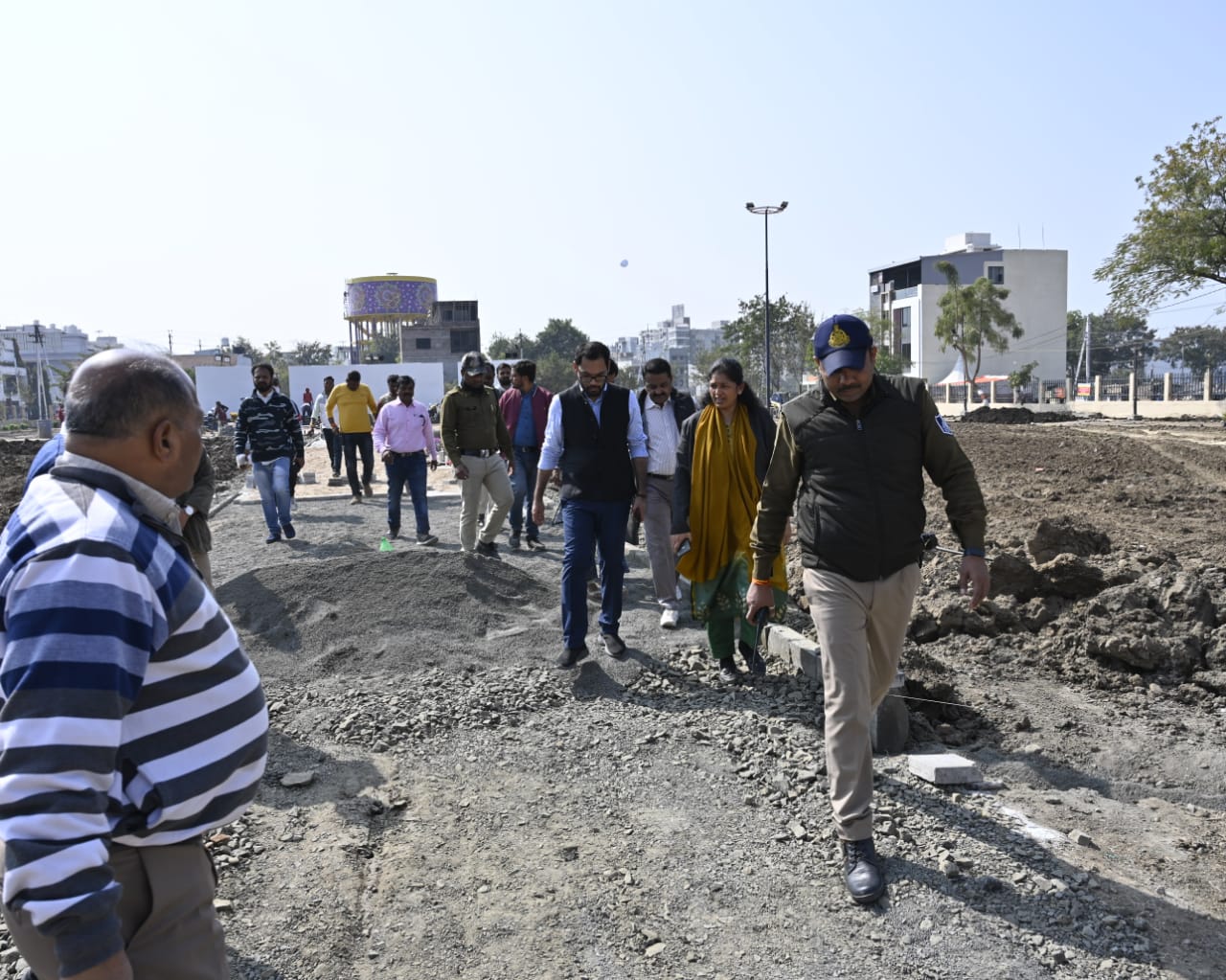 Indore : NRI अतिथियों के नगर भ्रमण से पहले निगमायुक्त ने किया 56 दुकान और लॉ ओमनी का निरीक्षण