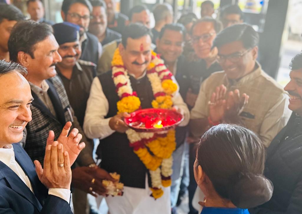 पधारो म्हारे घर : देश के सबसे स्वच्छ शहर ने अनोखे अंदाज़ में किया प्रवासियों का स्वागत, देखे तस्वीरें