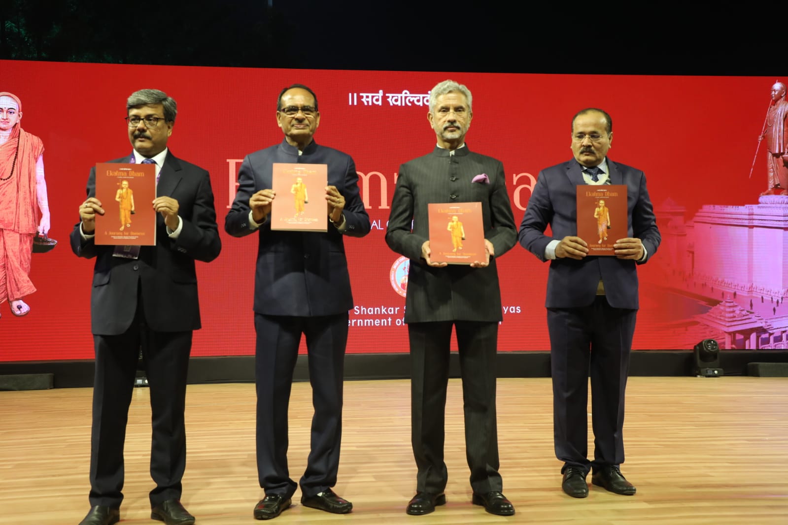 प्रवासी भारतीयों के लिए सांस्कृतिक संध्या के बाद हुआ रात्रि भोज, प्रदेश के सभी लजीज व्यंजन परोसे थाली में