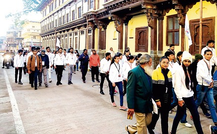हेरिटेज वॉक में प्रवासी भारतीयों ने जाना अहिल्यानगरी का गौरवपूर्ण इतिहास और इमारतों का वैभव