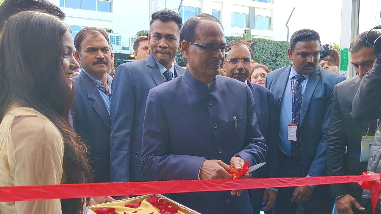 सीएम शिवराज ने आध्यात्म से औद्योगिक प्रगति को दर्शाती प्रदर्शनी का किया शुभारंभ, जापान और कनाडा सहित कई देशों ने लगाए स्टॉल