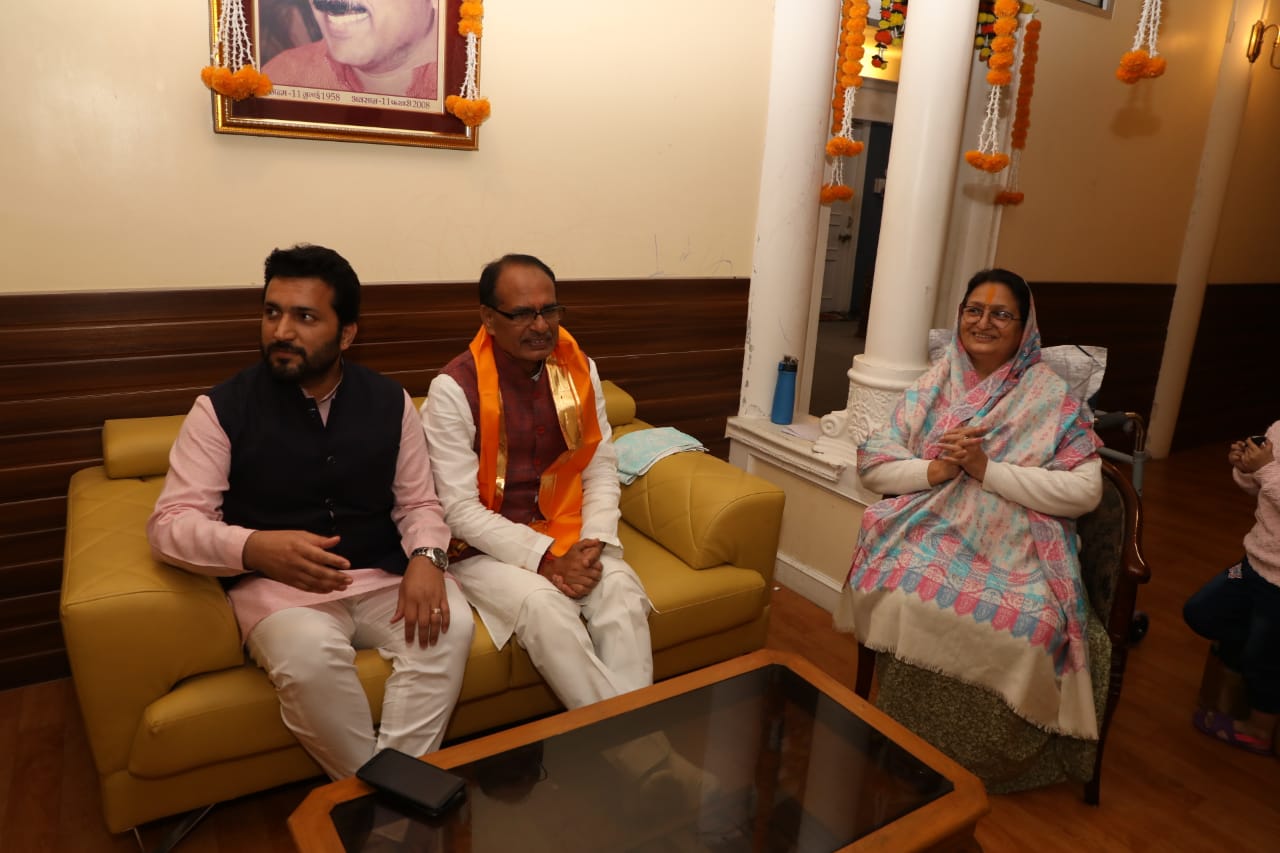 CM शिवराज ने विधायक गौड़ के निवास पहुंचकर उनके स्वास्थ्य की ली जानकारी