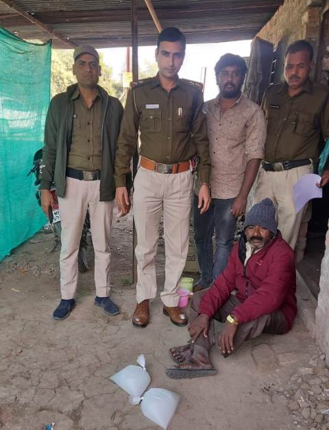 आबकारी विभाग की बड़ी कार्यवाही, सवा लाख से अधिक की मदिरा, महुआ लहान व सामग्री जब्त