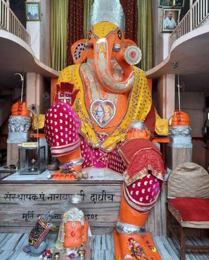 110 साल पहले नौ रत्न और देश की सारी पवित्र नदियों के जल से बनाई गई है, बड़ा गणपति की 25 फीट ऊंची विशाल प्रतिमा