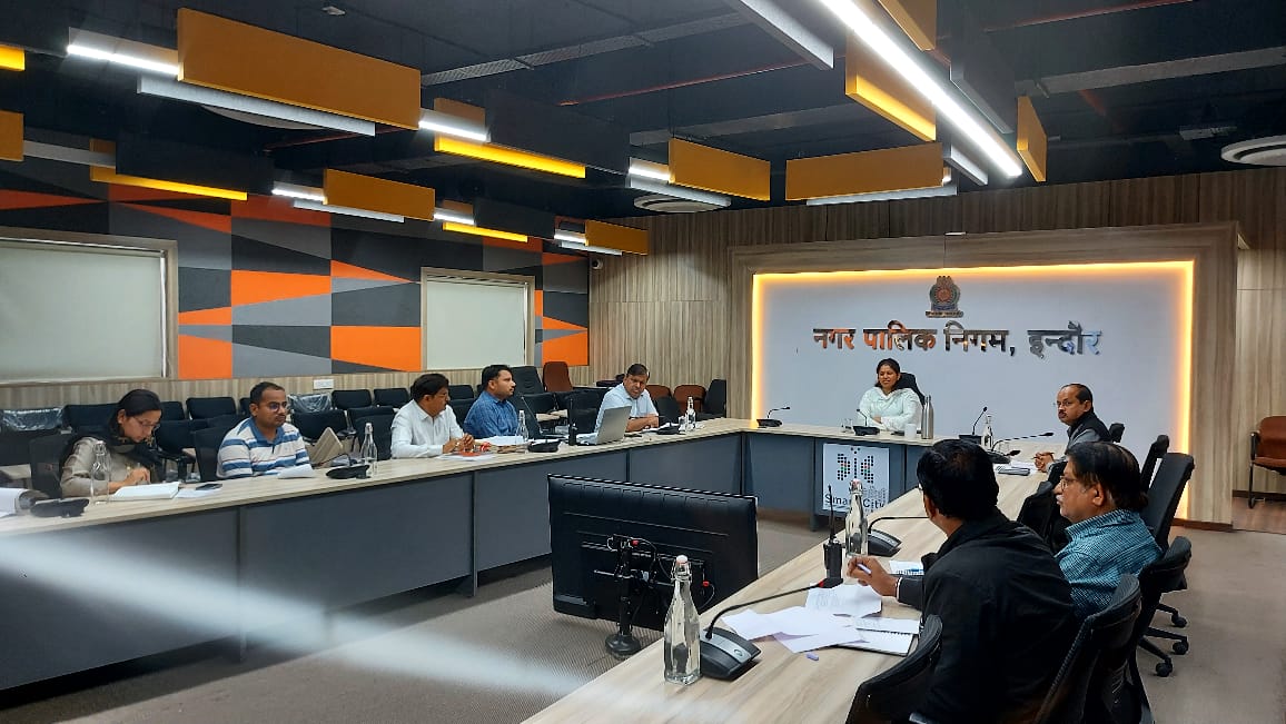 Indore : बिना अनुमति काटी जा रही नई अवैध कालोनी के विरूद्ध चलाया गया अभियान