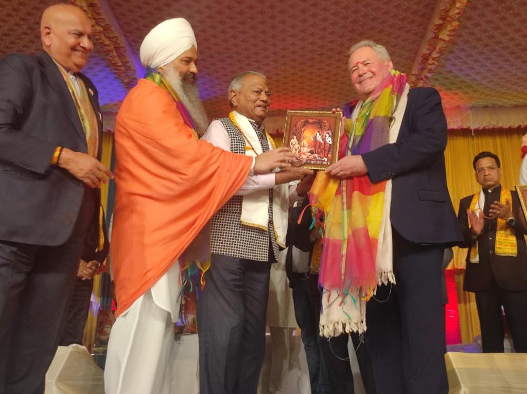 शांति और सदभाव विश्व के विकास का एकमात्र मार्ग है - महाराज त्रिलोचन