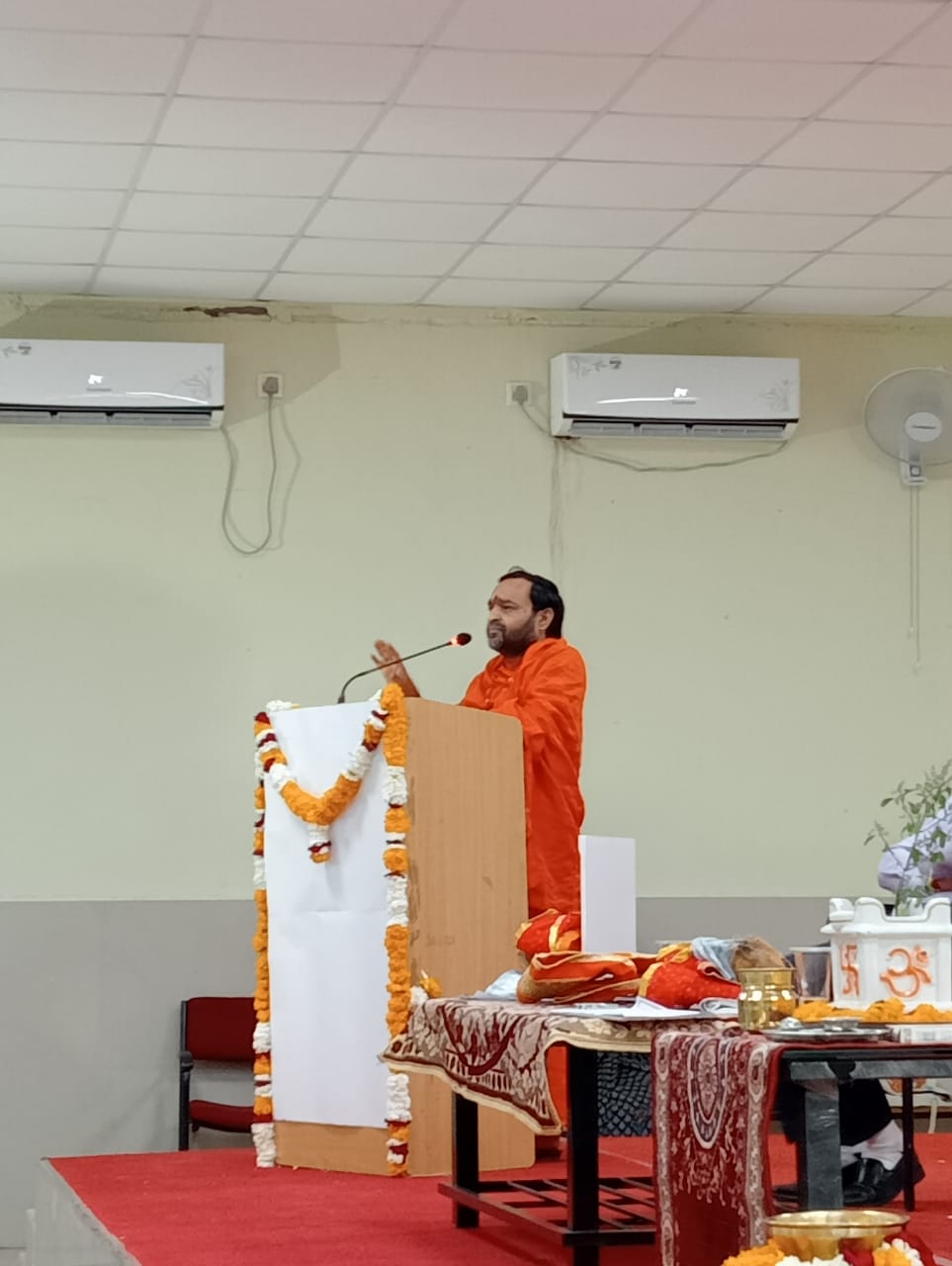 प्रकृति को विनाश की ओर ले जाने का कार्य मनुष्यों ने किया : उत्तम स्वामी जी