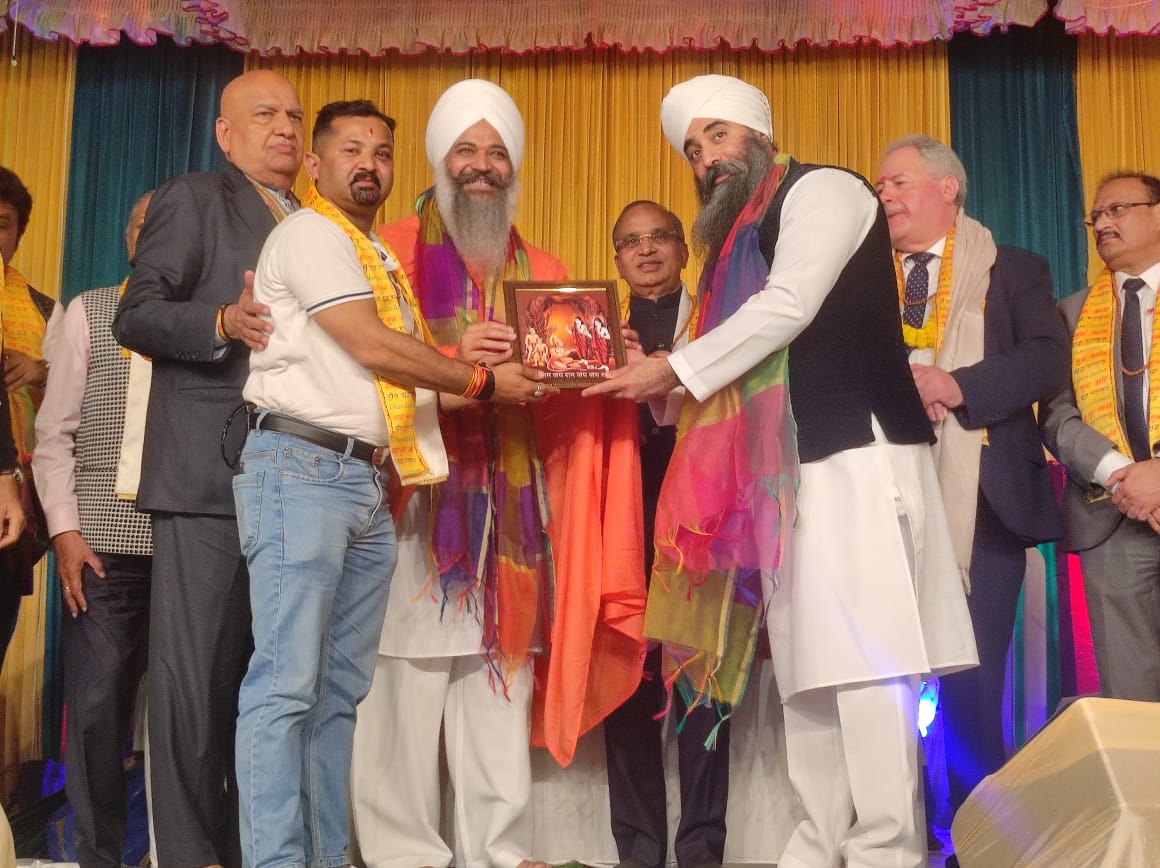 विश्व में शांति की बातें नहीं बल्कि उस पर यकीन कर शांति के सार्थक मार्ग पर चलना होगा - महाराज त्रिलोचन दर्शन दास