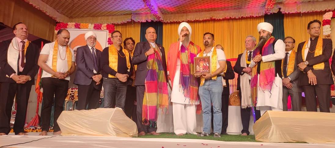 विश्व में शांति की बातें नहीं बल्कि उस पर यकीन कर शांति के सार्थक मार्ग पर चलना होगा - महाराज त्रिलोचन दर्शन दास