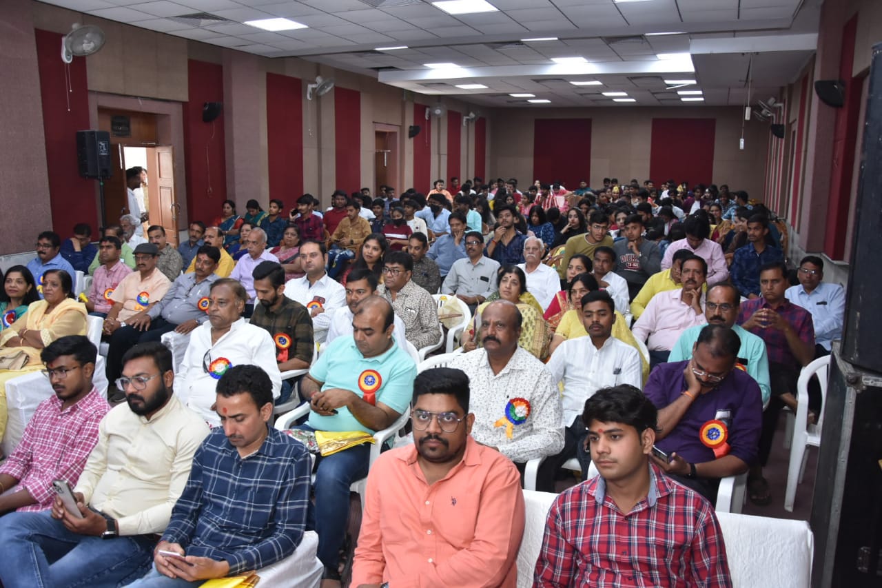 गुजराती कला विधि तथा श्री गुजराती समाज बीएड कॉलेज का वार्षिक स्नेह सम्मेलन शुरु
