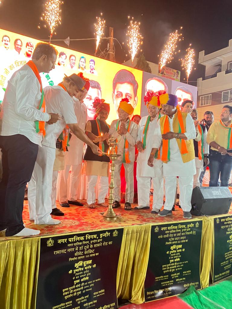 Indore : शहर के विभिन्न स्थानों पर निकली विकास यात्रा, हितग्राहियों को किया गया लाभ वितरित