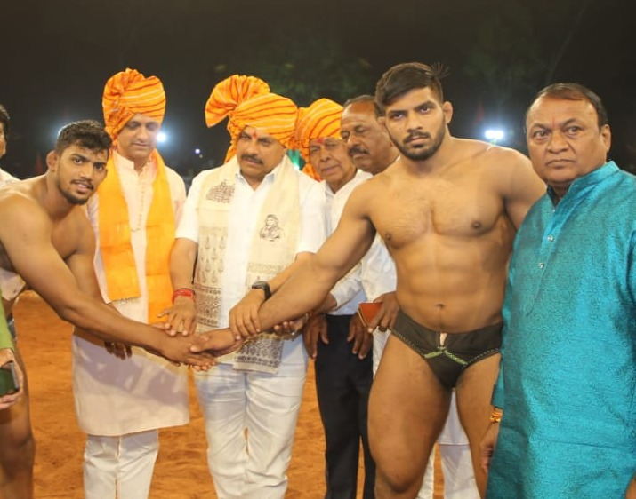 महिला एवं पुरुष पहलवानों ने दिखाया अपना हुनर, पर्यटन मंत्री एवं महापौर ने किया पहलवानों को सम्मानित