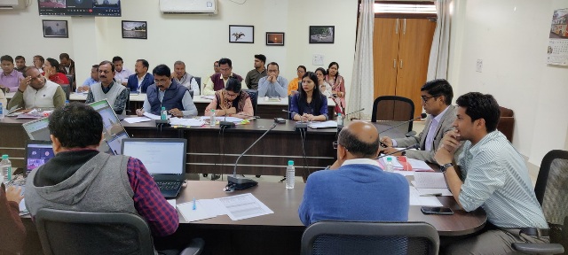 पूर्व अनुमति के बिना अवकाश लेने पर कटेगा एक दिन का वेतन
