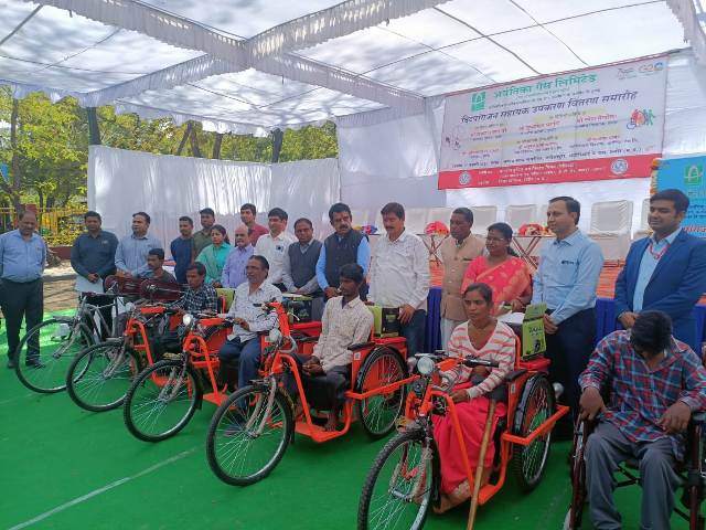Indore News : विकास यात्रा में दिव्यांगजनो को 26 लाख रुपये की सौगात