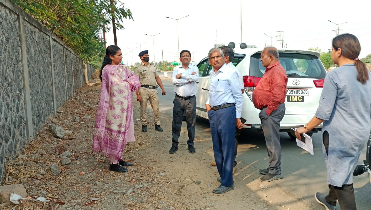आयुक्त द्वारा बायपास पर 4 लेन सर्विस रोड निर्माण के संबंध में निरीक्षण, स्कीम नंबर 140 से DPS स्कुल के आगे तक बनेगा 4 लेन रोड