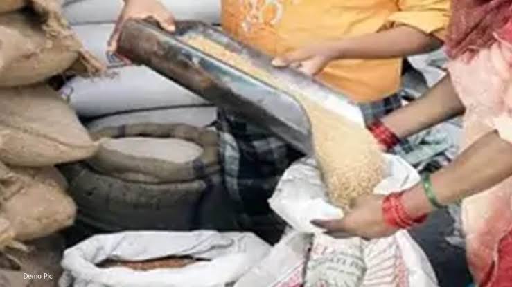 इंदौर में वन नेशन वन राशन कार्ड की स्कीम पोर्टेबिलिटी में 60 हजार कार्ड धारक प्रतिमाह दूसरी दुकान से लेते खाद्यान्न, गरीब वर्ग के लोगों के समय की होती बचत
