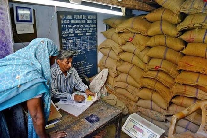 इंदौर में वन नेशन वन राशन कार्ड की स्कीम पोर्टेबिलिटी में 60 हजार कार्ड धारक प्रतिमाह दूसरी दुकान से लेते खाद्यान्न, गरीब वर्ग के लोगों के समय की होती बचत