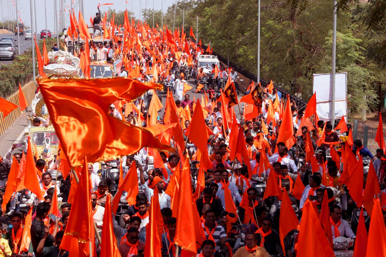 भगवा वाहन यात्रा ने रचा विश्व कीर्तिमान, 11 हजार वाहनों के साथ भगवामय हुई इंदौर की धरा