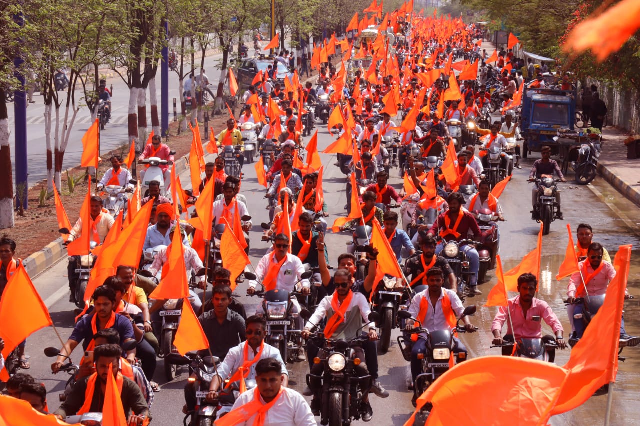 भगवा वाहन यात्रा ने रचा विश्व कीर्तिमान, 11 हजार वाहनों के साथ भगवामय हुई इंदौर की धरा