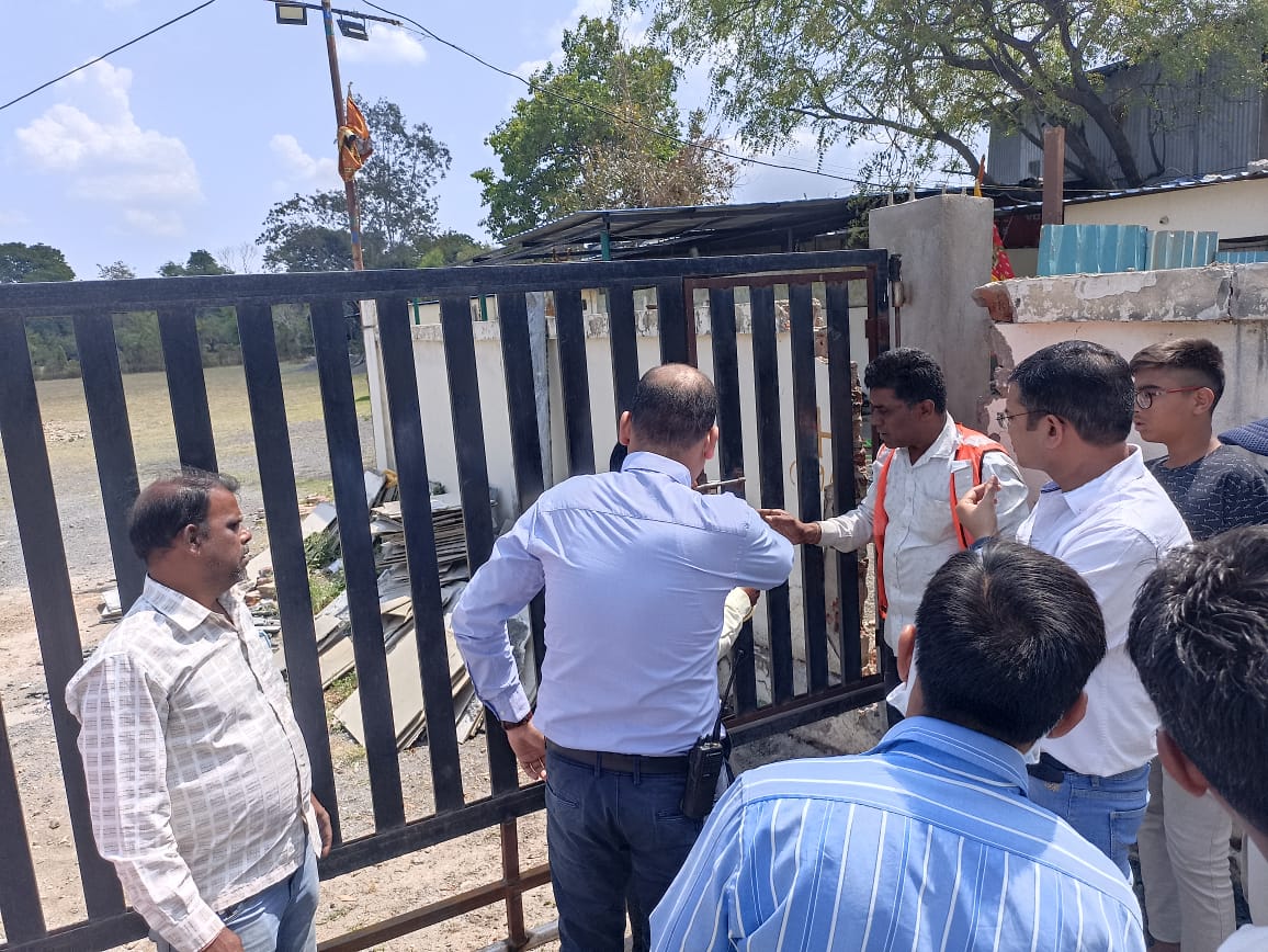 आयुक्त प्रतिभा पाल के निर्देशानुसार बकाया राशि होने पर दुकान संस्थान एवं भवन किए सील