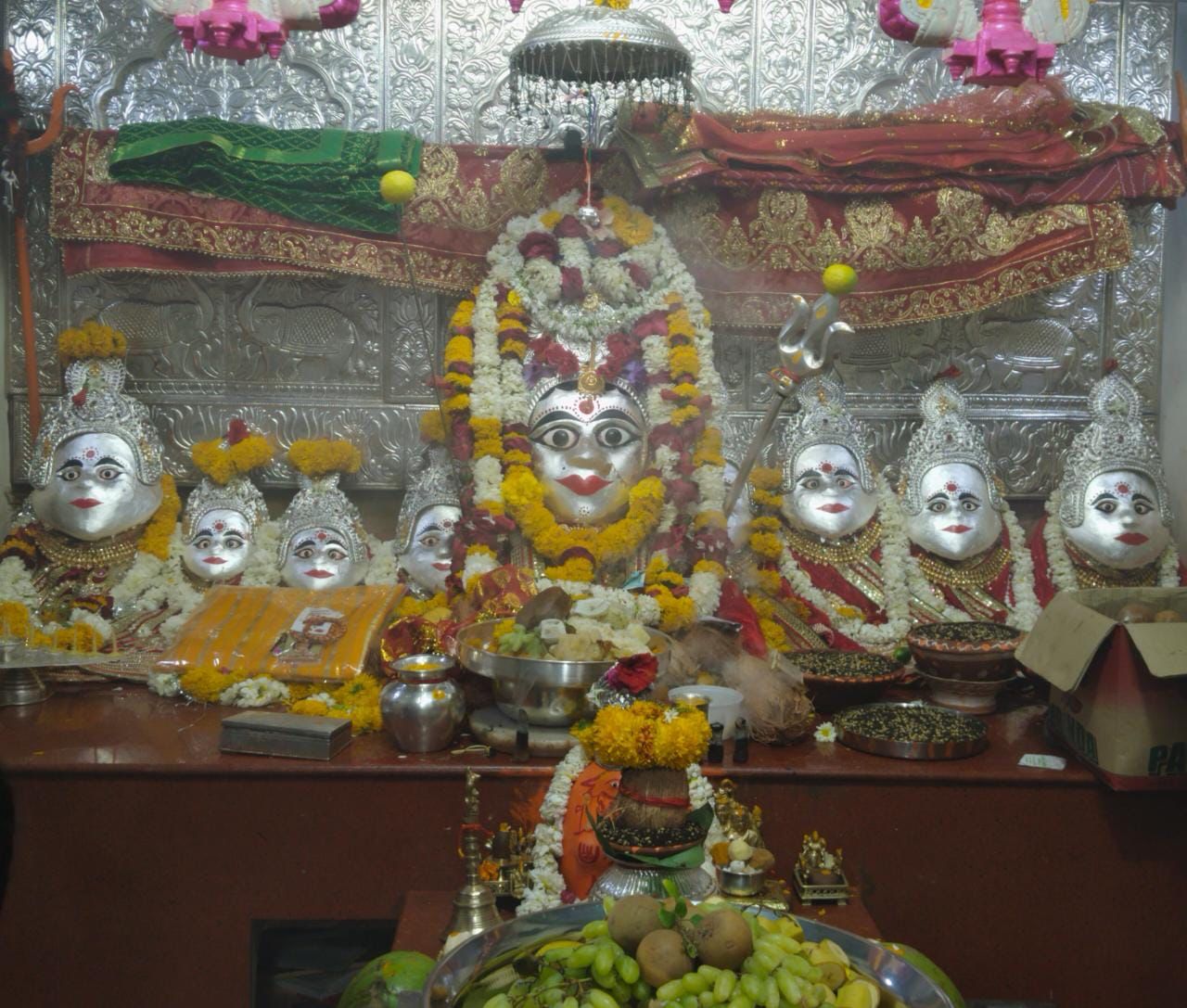Live Darshan: कीजिए हमारे साथ देश और दुनिया के प्रमुख मंदिरों के लाइव दर्शन