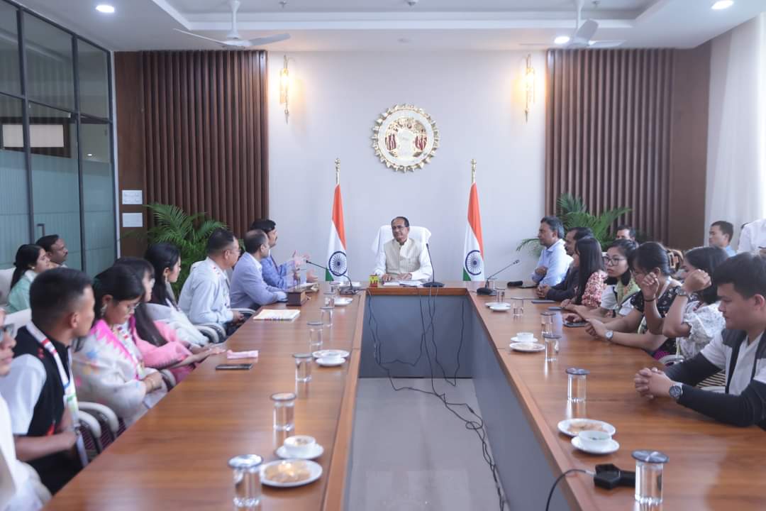मणिपुर के छात्रों ने की CM शिवराज से मुलाकात, प्रदेश की संस्कृति को समझ मणिपुर नृत्यों की हुई प्रस्तुति