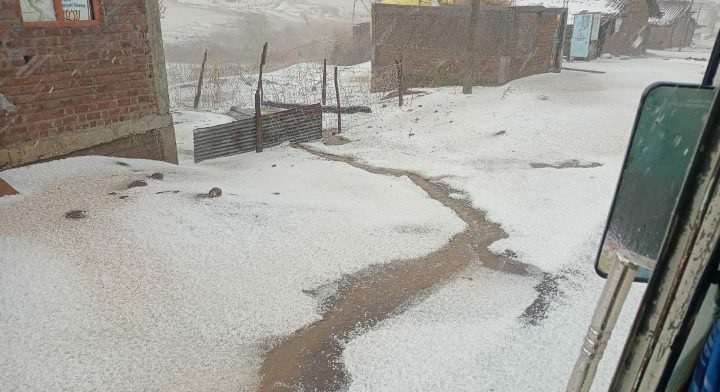 Snowfall In MP: हिमाचल या कश्मीर नहीं मध्यप्रदेश में हो गई है ऐसी हालत, बर्फ से पूरी तरह से ढक गया है ये शहर, देखें वीडियो