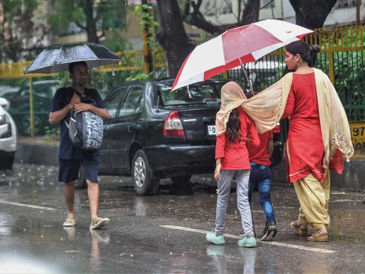 IMD Alert: अगले 3 दिनों तक इन 10 जिलों में बरसेंगे बादल, मौसम विभाग ने जारी किया अलर्ट