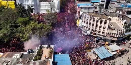 Indore Ger Live : इंदौर में रंगपंचमी की धूम, राजवाड़ा से शुरू हुई ऐतिहासिक गेर, सतरंगी नजर आ रहा आसमान