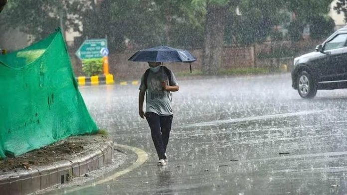 अगले 48 घंटों में इन 10 जिलों में होगी भारी बारिश, मौसम विभाग ने जारी किया अलर्ट