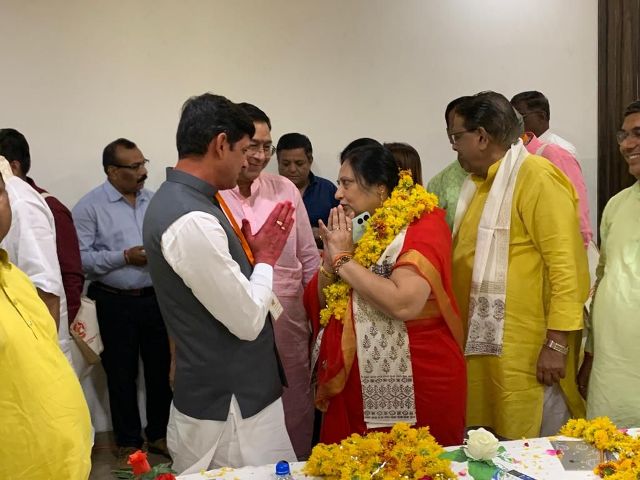 अखिल भारतीय महापौर परिषद की अध्यक्ष बनी बुरहानपुर महापौर माधुरी पटेल, बैंडबाजे से हुई अगवानी
