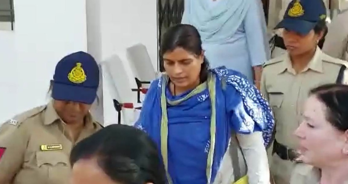 उज्जैन सेंट्रल जेल में 15 करोड़ का घोटाला मामला, पूछताछ के बाद जेल अधीक्षक उषा राज को आया हार्ट अटैक!