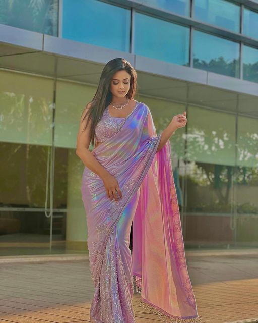 Shweta Tiwari's Photoshoot In Backless Green Saree Goes Viral On Internet -  Filmibeat