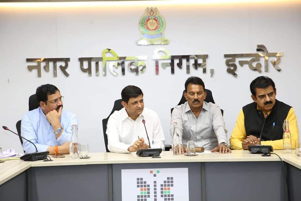 सीएम के नेतृत्व में इंदौर को डिजिटल सिटी एवं सोलर सिटी के रूप में नई पहचान प्रदान, महापौर की अगुवाई में नगर निगम की बैठक