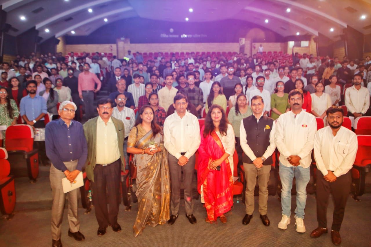 महापौर द्वारा इंटर्नशिप विथ मेयर के प्रतिभागियों को सौंपे ऑफर लेटर, 45 बेस्ट सुझाव को मिलेगा रिवॉर्ड- महापौर 