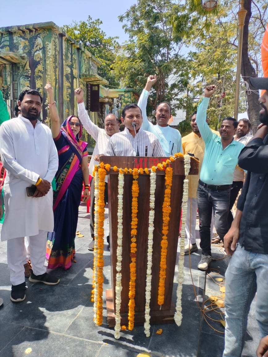 इंदौर में बिरसा मुंडा क्रिकेट लीग का आयोजन, आदिवासी क्षेत्रों की 32 टीमें लेगी भाग